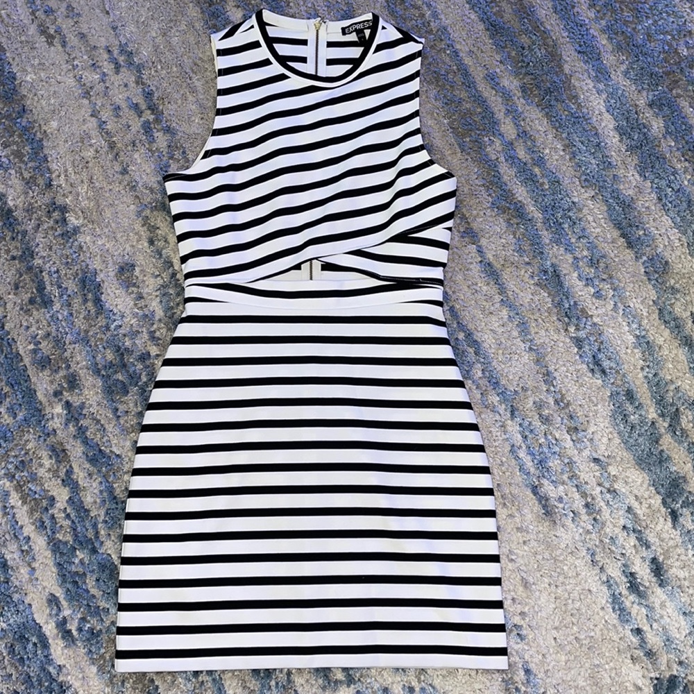 NWOT Express cutout sleeveless dress - 6